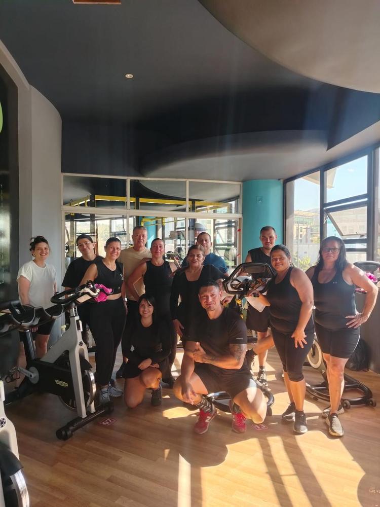 Clase grupal de entrenamiento
