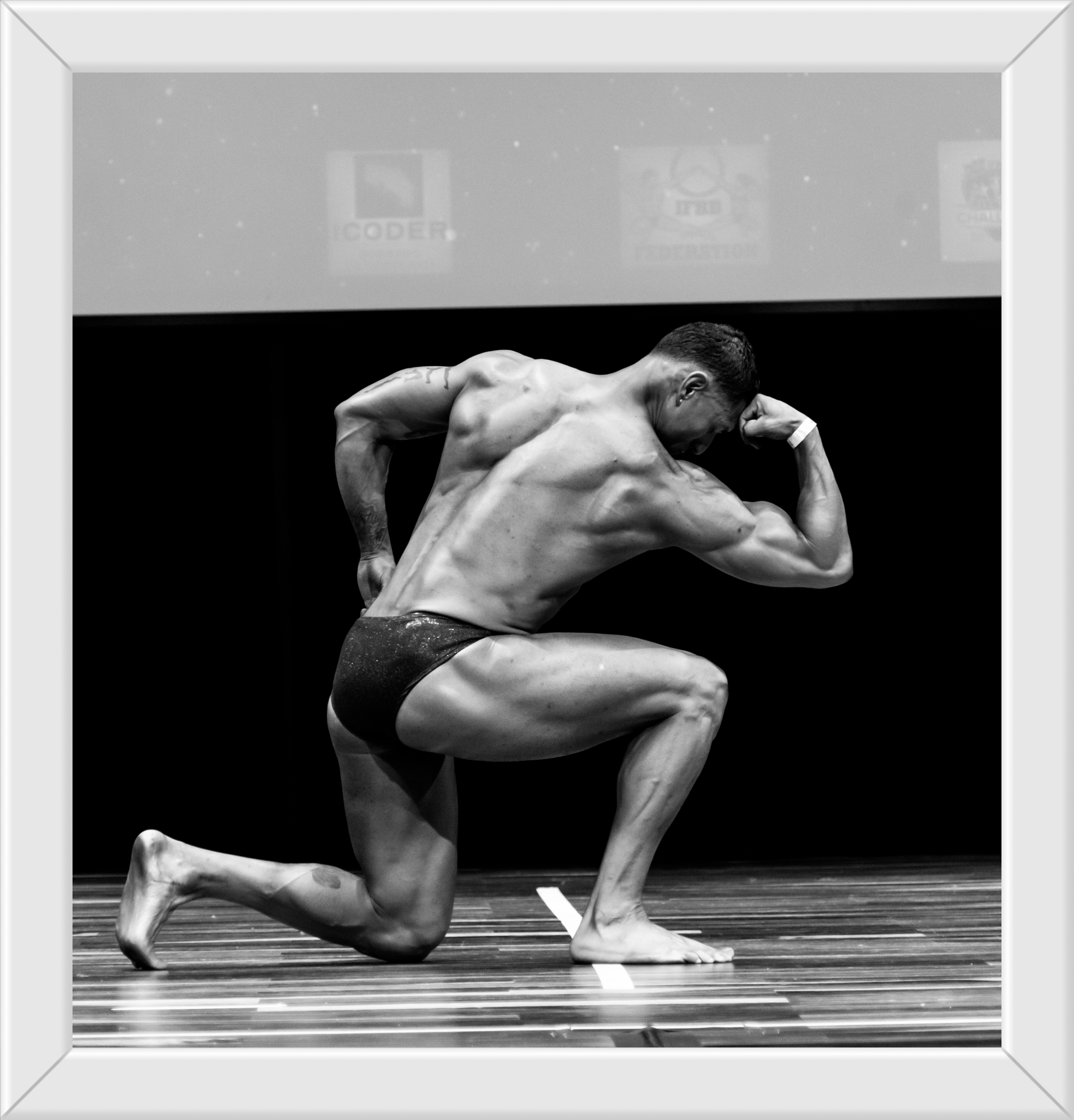 Pose rodilla escenario competencia