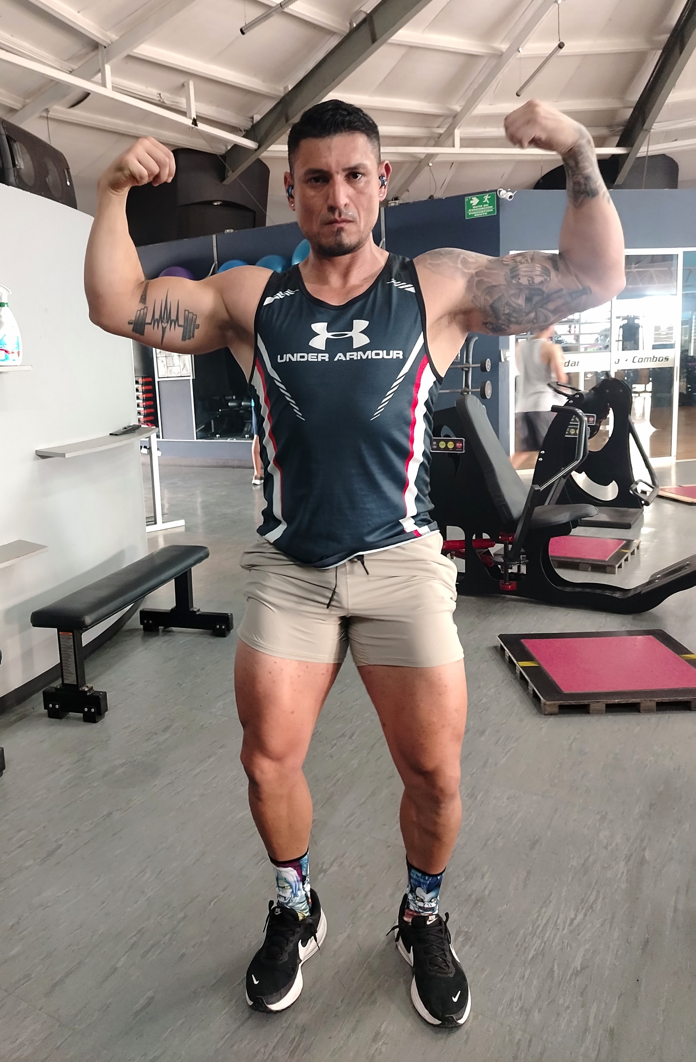 Kenny Coach entrenando en el gym